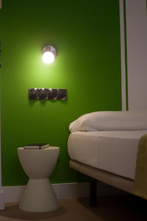 Hostal Santa Ana Colors Madrid Eksteriør bilde