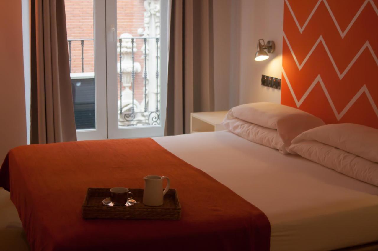 Hostal Santa Ana Colors Madrid Eksteriør bilde
