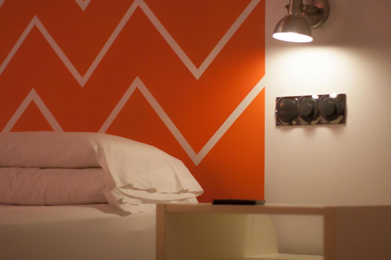 Hostal Santa Ana Colors Madrid Eksteriør bilde