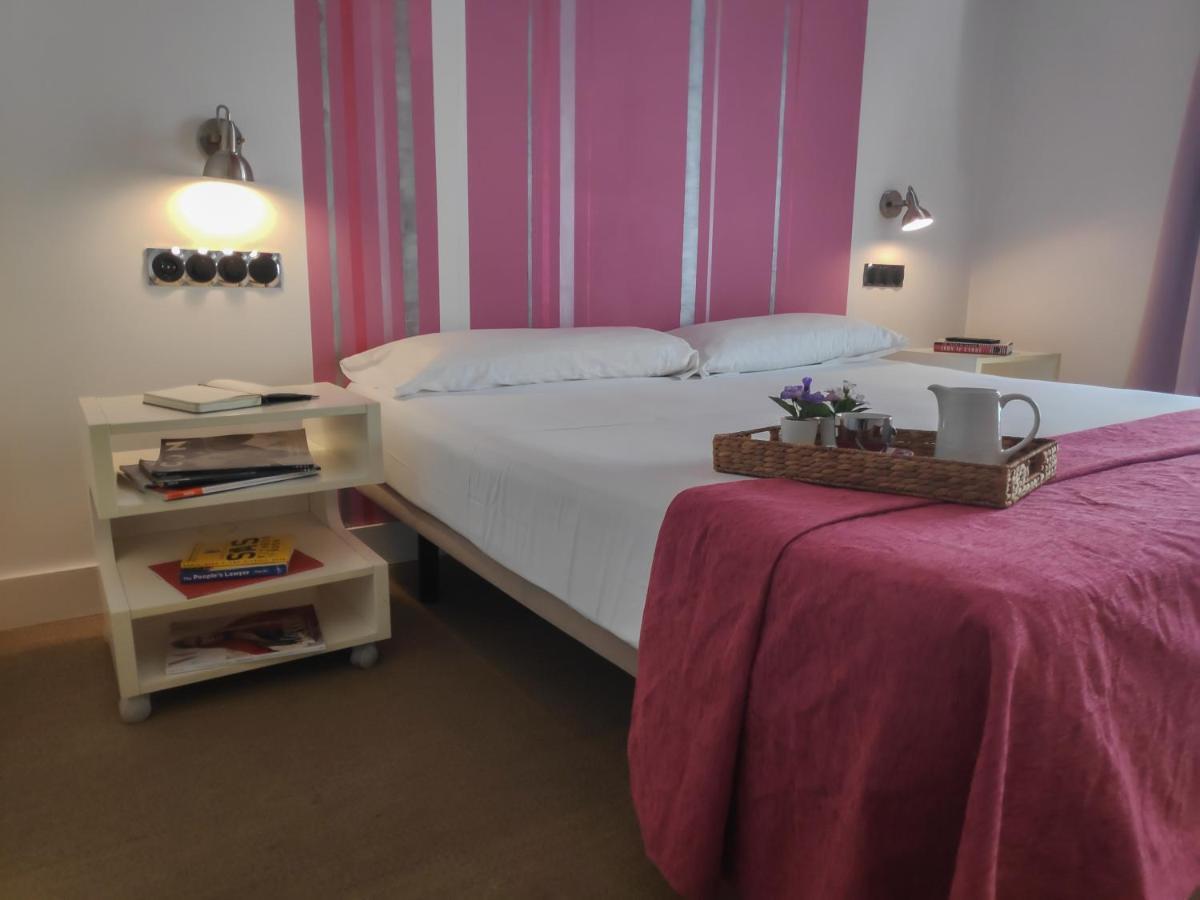 Hostal Santa Ana Colors Madrid Eksteriør bilde