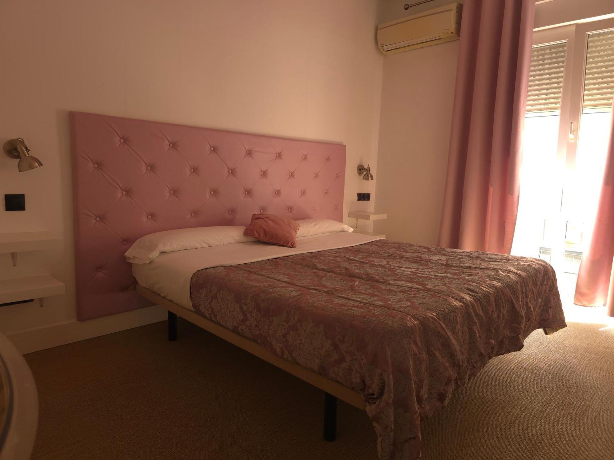 Hostal Santa Ana Colors Madrid Eksteriør bilde