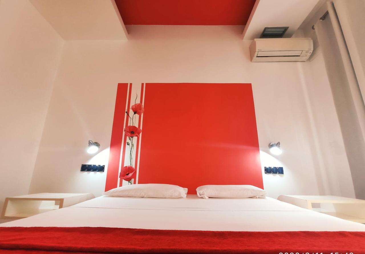 Hostal Santa Ana Colors Madrid Eksteriør bilde