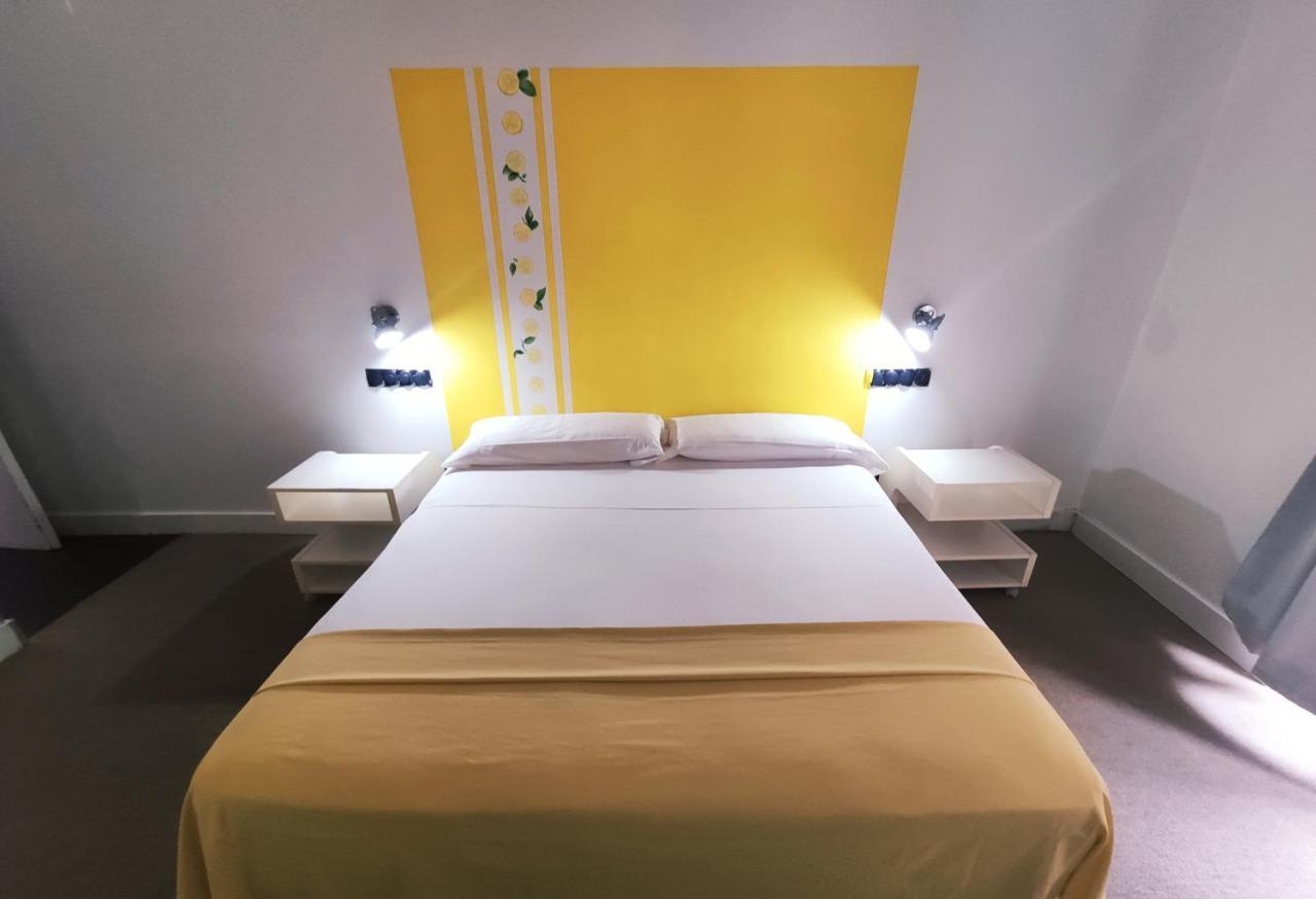 Hostal Santa Ana Colors Madrid Eksteriør bilde