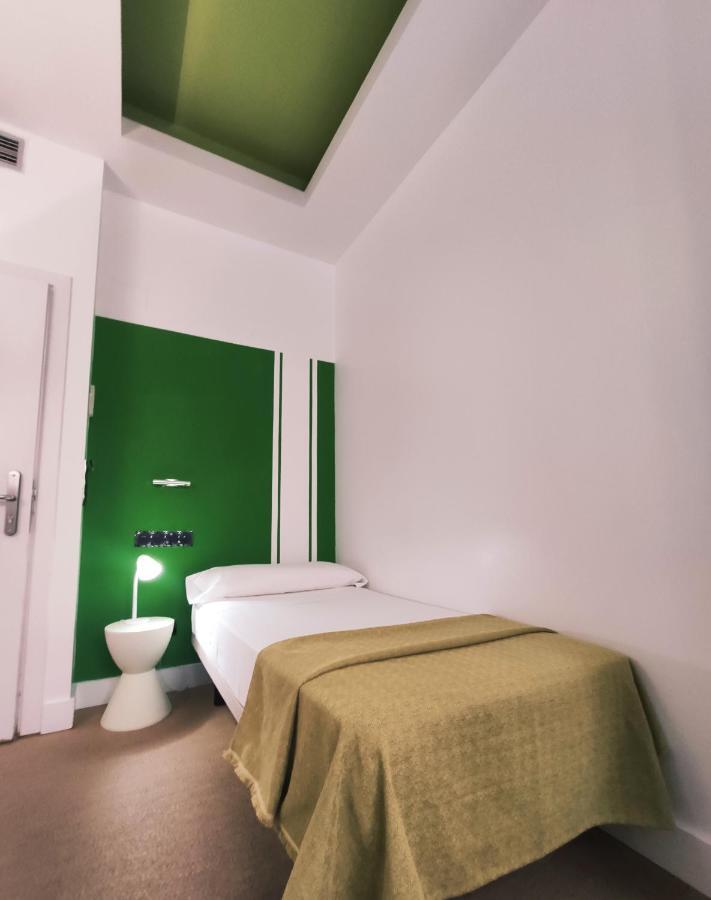 Hostal Santa Ana Colors Madrid Eksteriør bilde